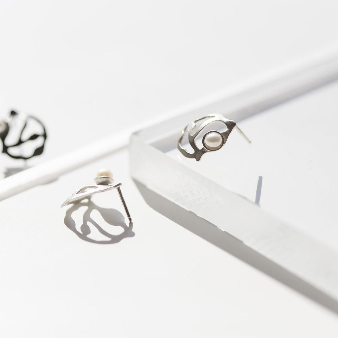 Pearl Seaweed Cluster Earrings in Brushed Silver - Denisa Piatti Jewellery